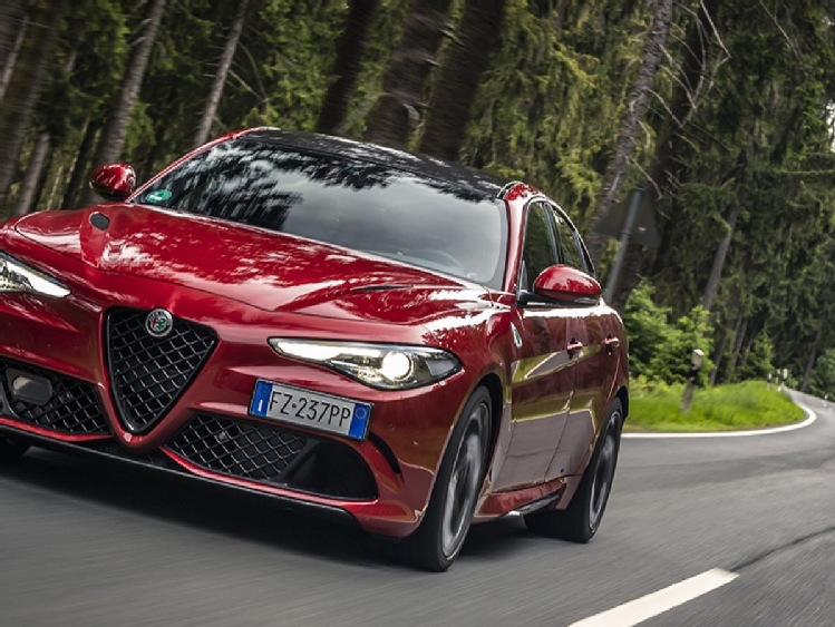 Alfa Romeo Giulia Quadrifoglio wybrana „Sportowym Samochodem Roku"